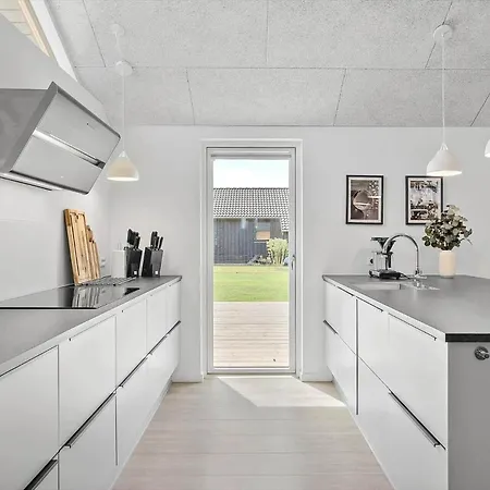 30484-odder-strandvaenget-60 Semesterbostad *