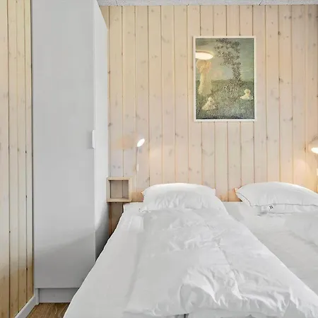 30484-odder-strandvaenget-60 Semesterbostad *